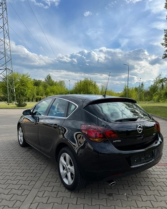 Opel Astra cena 16900 przebieg: 210000, rok produkcji 2009 z Radom małe 232